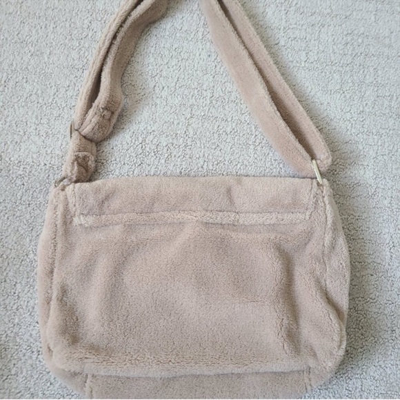 GWP Chanel Precision VIP/Novelty Teddy Plush beige Shoulder/Crossbody Bag - Picture 3 of 6